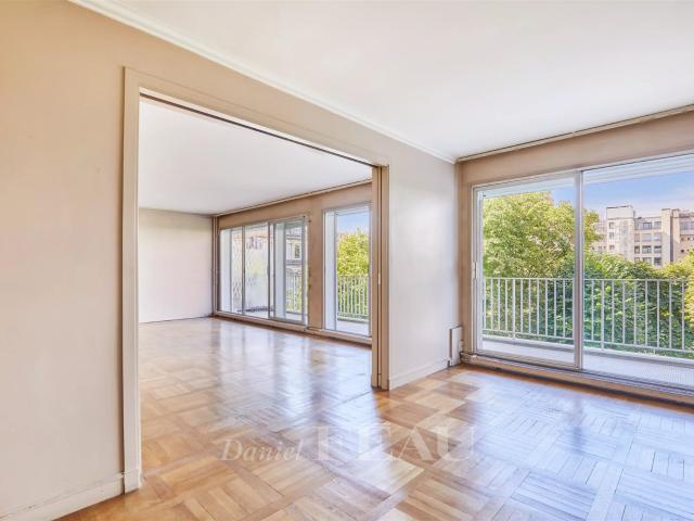 Paris XVIe Muette / la Tour Balcons et parking 117m² Paris 16ème