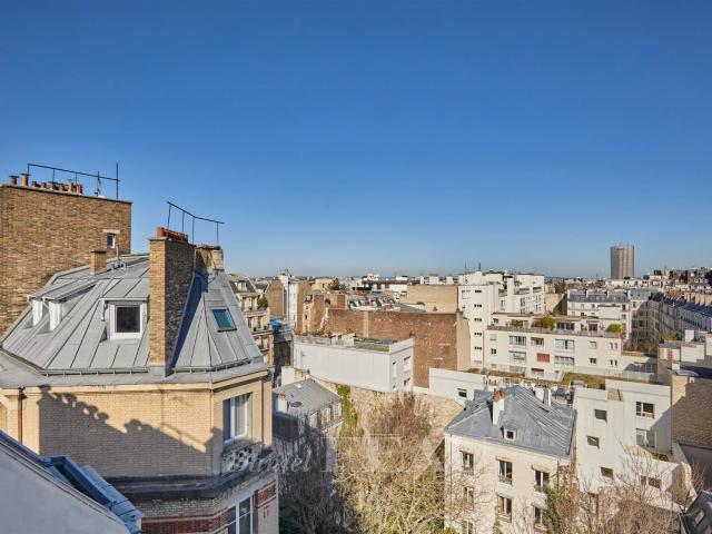 Paris XVIe Dernier étage Terrasse Victor Hugo. 65m² Paris 16ème