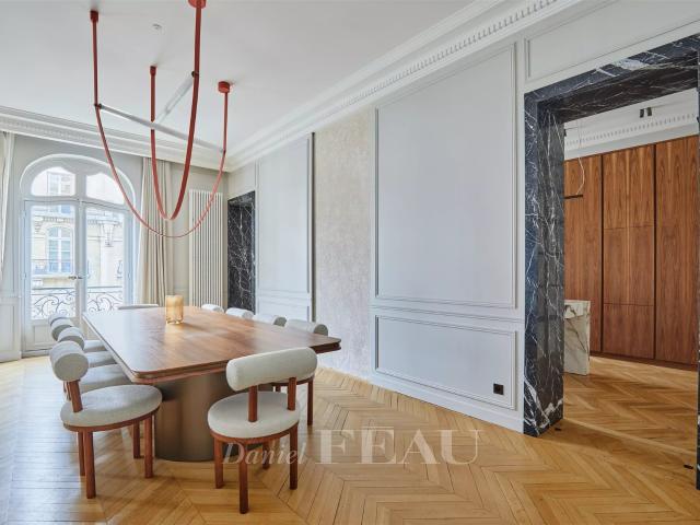 Paris XVIe Foch Place Victor Hugo. 301m² Paris 16ème