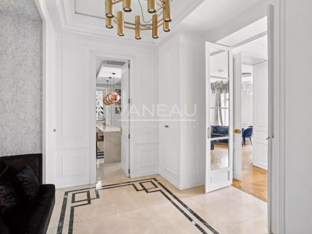 Paris XVIe Place Victor Hugo Dernier étage 211m² Paris 16ème