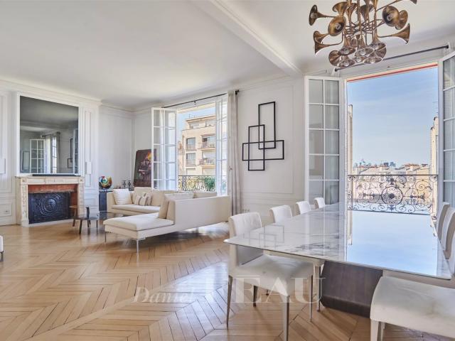 Paris XVIIe Niel Comme une maison suspendue. 282m² Paris 17ème