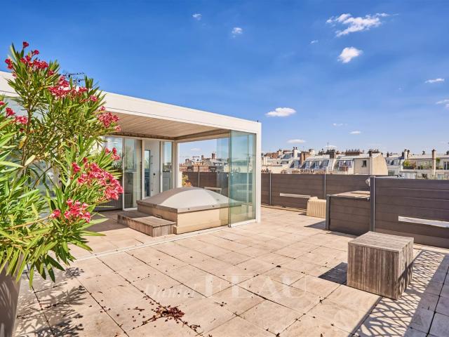 Paris XVIIe Rue de Chazelles / Parc Monceau. 201m² Paris 17ème