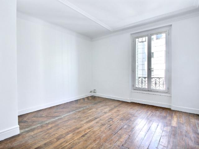PARIS: appartement T2 non meublé 45 m² à louer