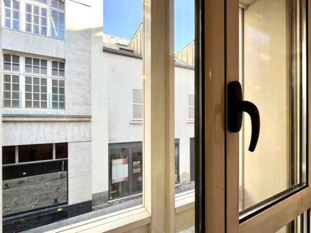 PARIS BASTILLE • VIAGER OCCUPÉ SANS RENTE • BOUQUET 213 729