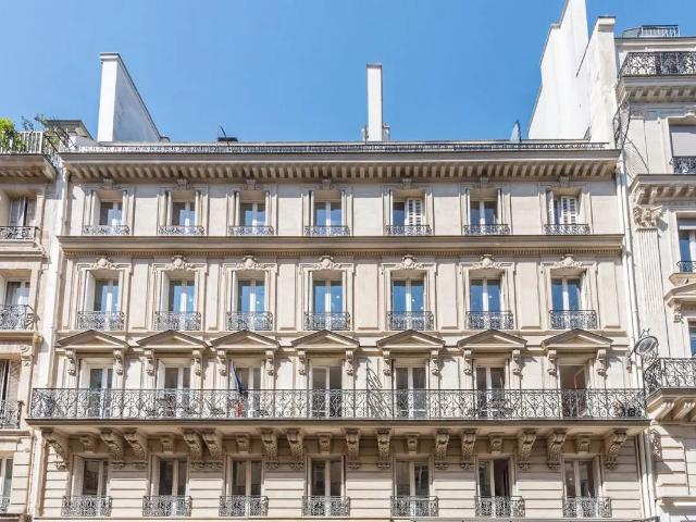 Paris IIème, rue Monsigny, Magnifique 2 Pièces en dernrier étage