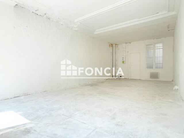 Paris iii – reaumur sebastopol / rue saint martin – appartement traversant et lumineux avec belle hauteur sous plafond 3m