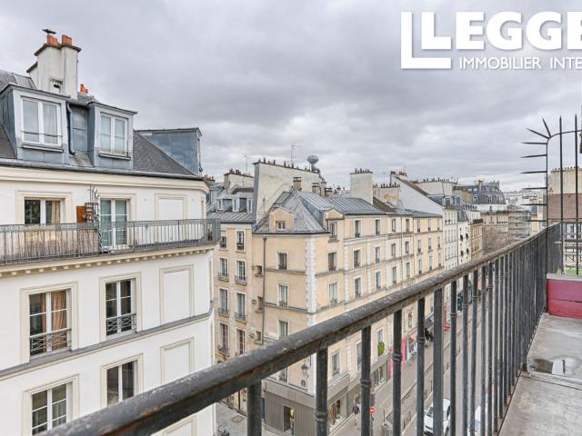 PARIS IV – Le Marais – Rue Vieille du Temple Appartement de 43 m² avec son Balcon filant Sud et vue dégagée