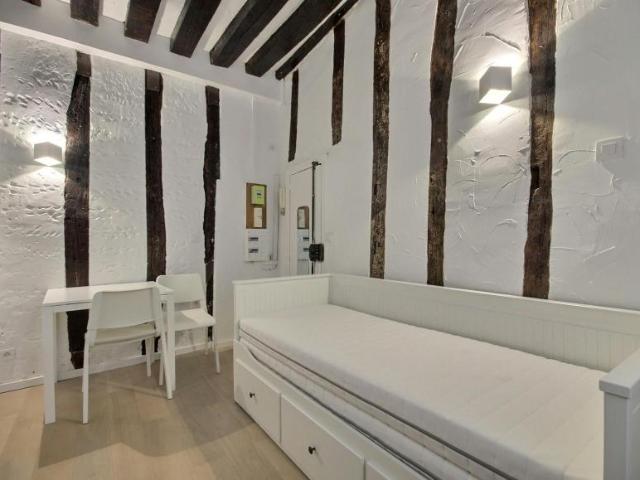 Paris Paris 75003 105759617