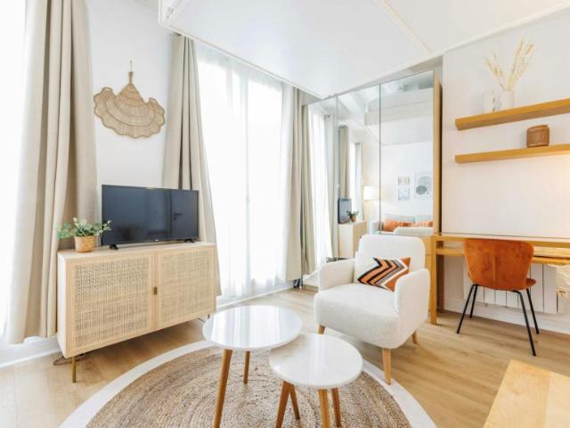 Paris Paris 75001 102813898