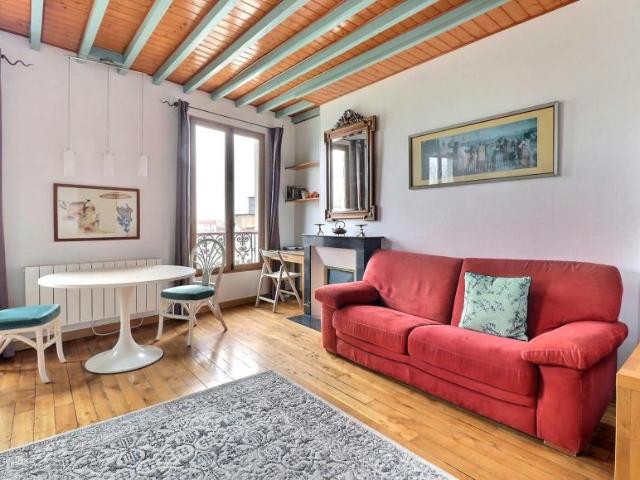 Paris Paris 75004 104878168