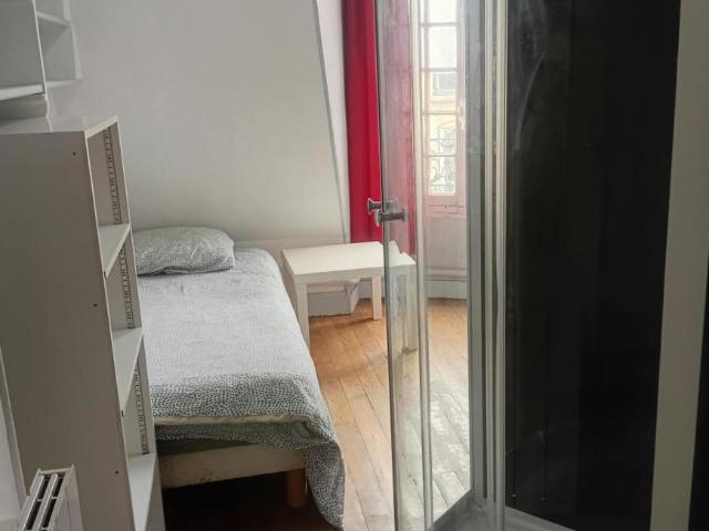 Paris Paris 75006 104865294