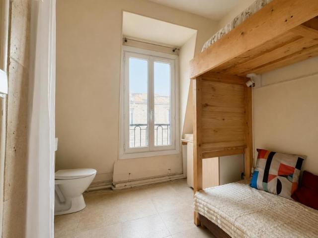 Paris Paris 75006 104877589