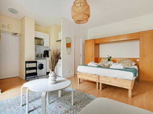Paris Paris 75009 102813884