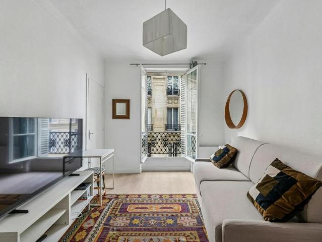 Paris Paris 75009 104865522