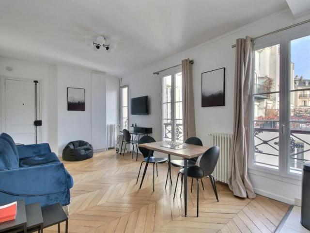 Paris Paris 75009 104003445