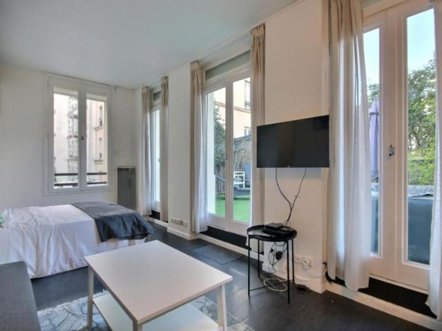 Paris Paris 75017 104889599