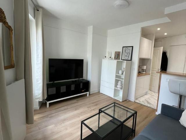 Paris Paris 75014 104754628