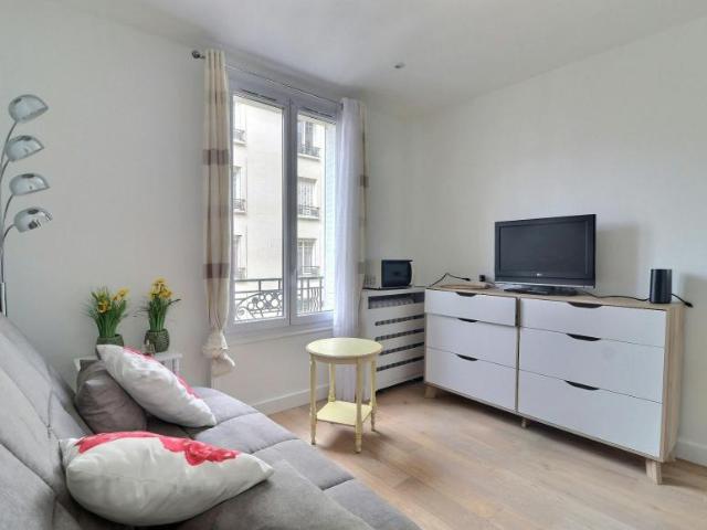 Paris Paris 75015 103425793