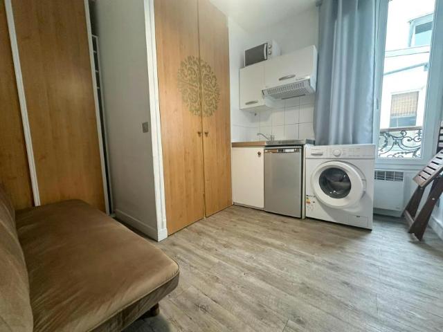 Paris Paris 75018 102771764