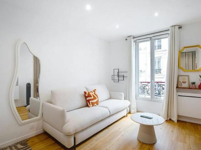 Paris Paris 75018 104682267