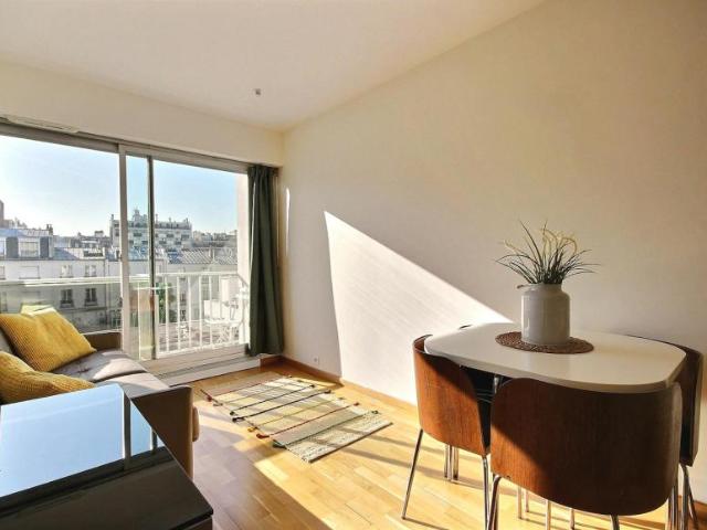Paris Paris 75116 104843068