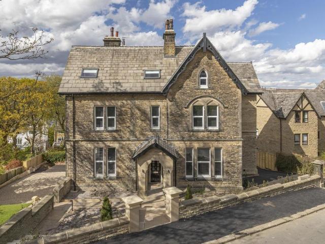 Parish Ghyll Drive, Ilkley, LS29 2 bed flat to rent £1,350 pcm £312 pw