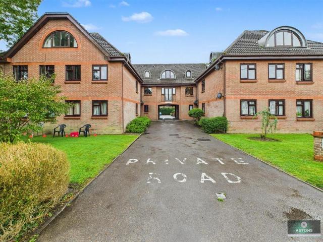 Parish House, Southgate RH11 2 bed flat to rent £1,375 pcm £317 pw