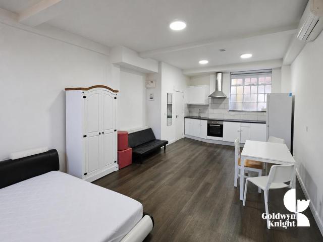 Parish Lane, London SE20 Studio to rent £1,350 pcm £312 pw