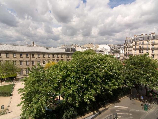 Parisienne jewel overlooking park, Paris Amsterdam Apartments for Rent