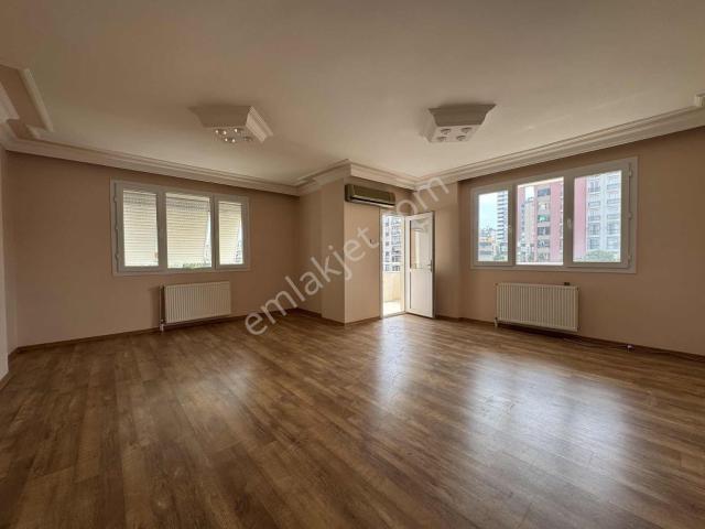 Paris'ten Mahfessığmaz'da Geniş Oturumlu 3+1 Kiralık Daire