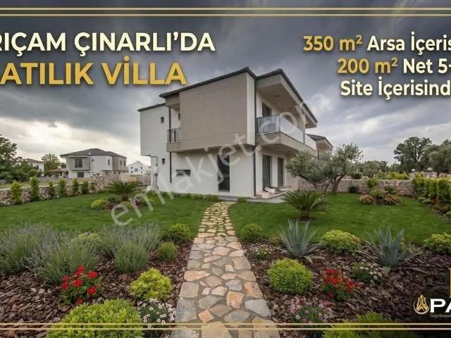 Paris'ten Çınarlı'da Site İçerisi Köşe Parsel 5+1 Satılık Villa