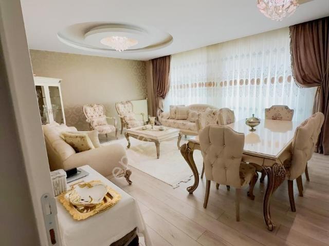 Park75 Arkası Karayıl Menekşe Sitesinde Satılık 4+1 Daire !
