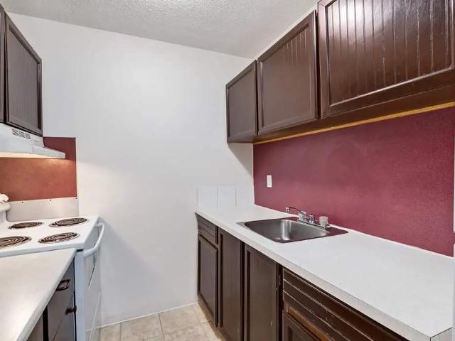 Park Manor 1 Bedroom Apartment for Rent at 2110 15 Ave N, Lethbridge, AB T1H 1W9 Winston Churchill