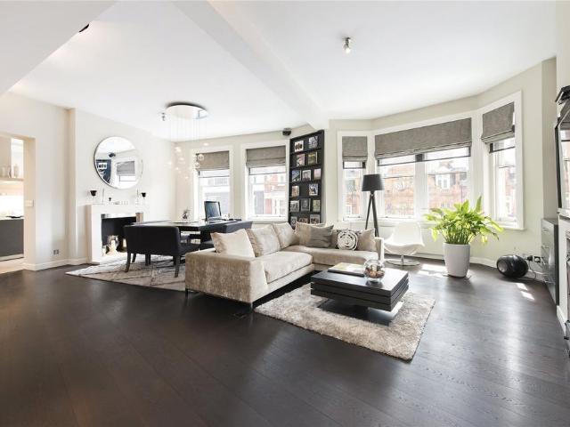 Park Mansions, Knightsbridge, London. 2 bed apartment to rent £7,583 pcm £1,750 pw