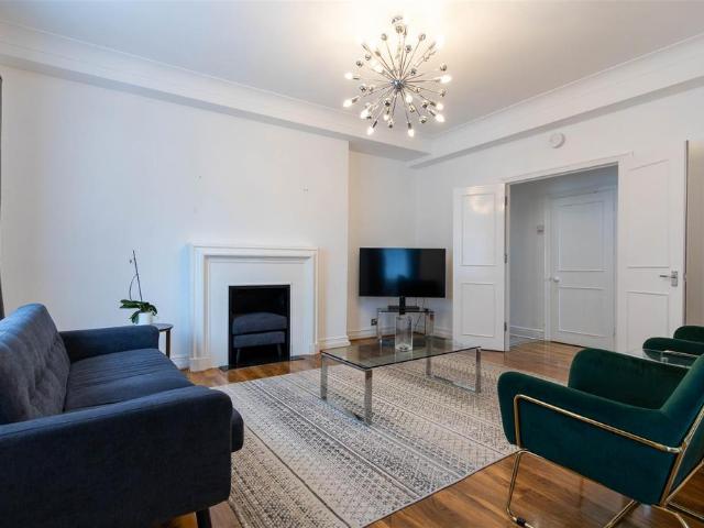 Park Mansions, Knightsbridge, SW1X 3 bed apartment to rent £5,417 pcm £1,250 pw