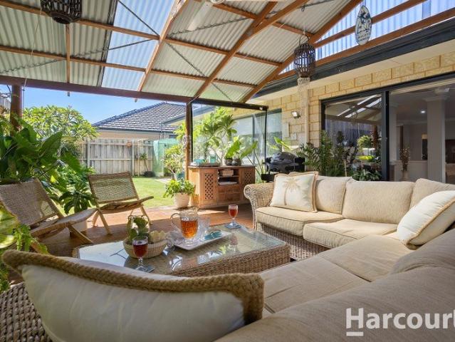 Park Outlook and Walking Distance to the Beach!