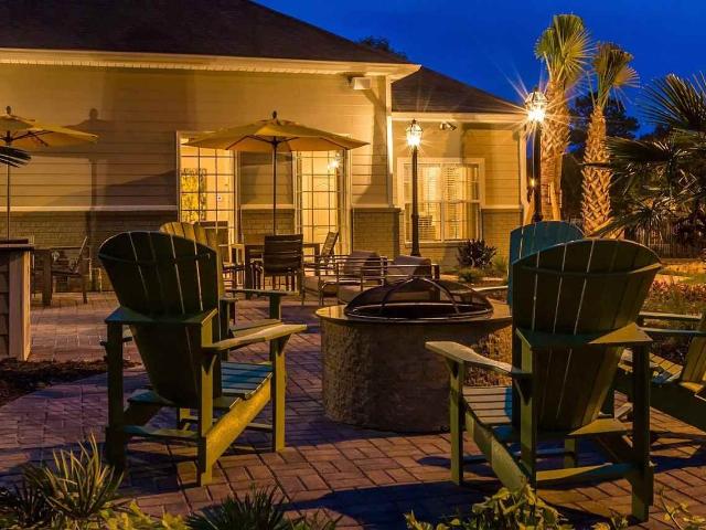 Park on the Square 1 Bedroom Apartment for Rent at 9009 University Pkwy, Pensacola, FL 32514