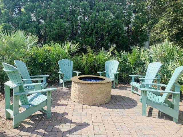Park on the Square 2 Bedroom Apartment for Rent at 9009 University Pkwy, Pensacola, FL 32514