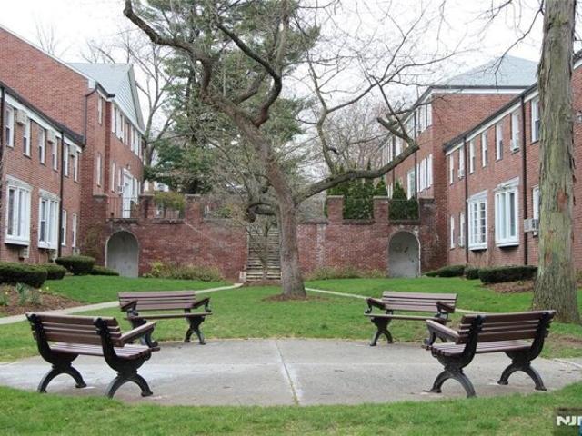 Park Ave Apt,verona, Condo For Sale