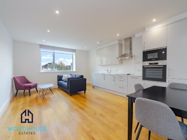 Park Avenue, Bushey WD23, 1 bed flat to rent, £1,300 pcm | PrimeLocation