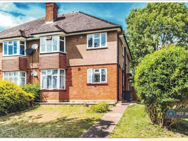 Park Avenue, Bushey, WD23 2 bed maisonette to rent £1,500 pcm £346 pw
