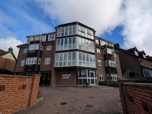 Park Avenue, Dover, Kent, CT16 2 bed penthouse to rent £1,200 pcm £277 pw
