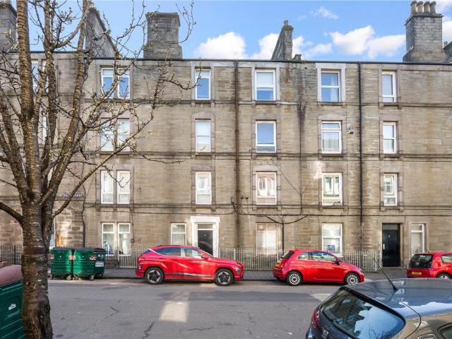 Park Avenue, Dundee, DD4 2 bed apartment to rent £850 pcm £196 pw