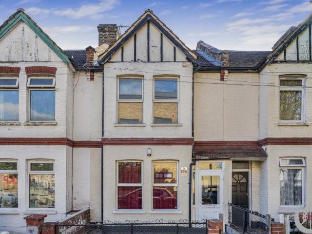 Park Avenue, Edmonton London N18 3 bed terraced house to rent £2,500 pcm £577 pw