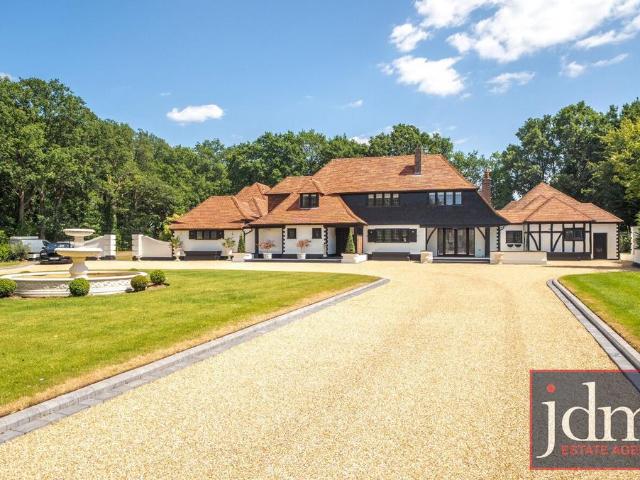 Park Avenue, Farnborough Park. 6 bed detached house to rent £8,995 pcm £2,076 pw