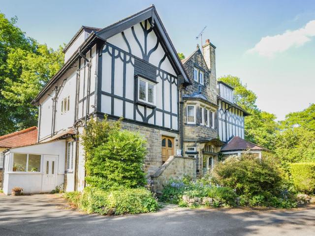Park Avenue, Leeds LS8 3 bed flat to rent £1,750 pcm £404 pw