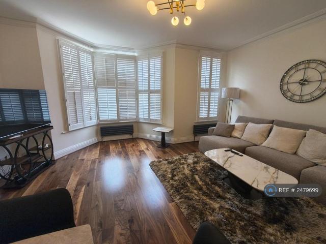 Park Avenue, London, N13 2 bed flat to rent £2,200 pcm £508 pw
