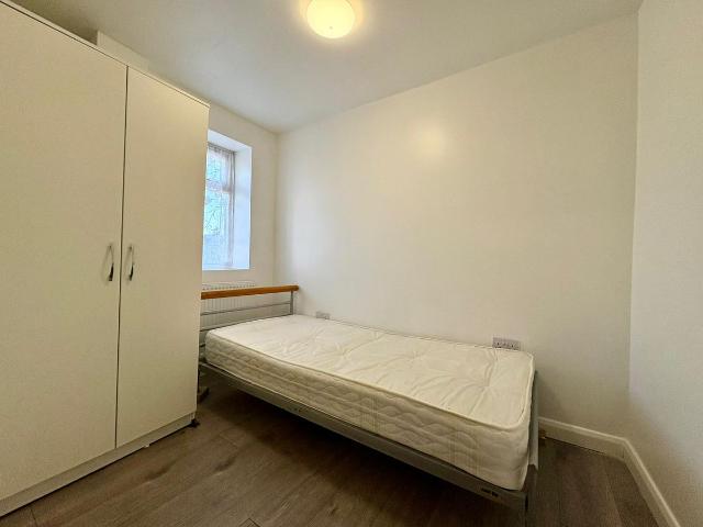 Park Avenue, London NW10, Studio to rent, £1,200 pcm | PrimeLocation