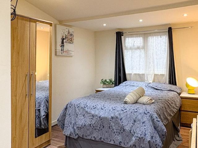 Park Avenue, London NW2, Studio to rent, £1,350 pcm | PrimeLocation