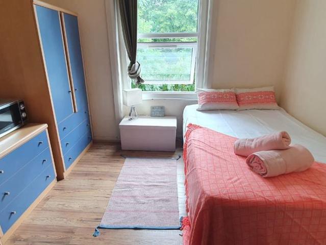 Park Avenue, London NW2 Studio to rent £1,370 pcm £316 pw